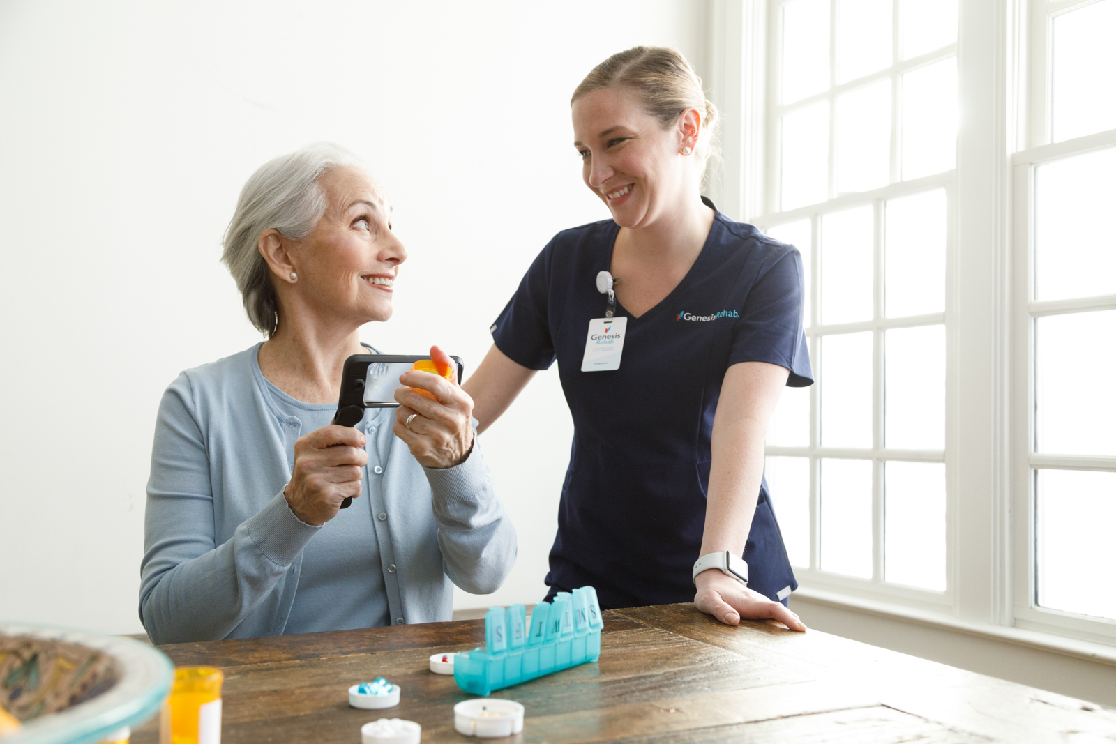 Nurse_Helps_Senior_With_Medication